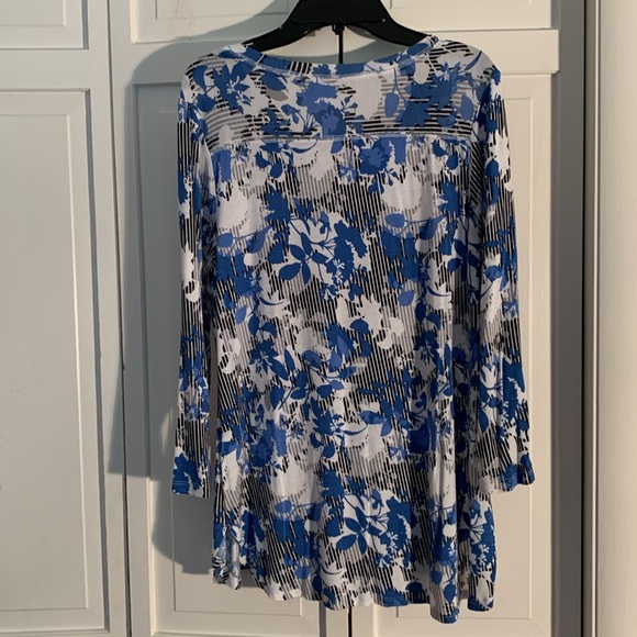 Cato Blue & White Floral 3/4 Sleeve Tunic EUC - Picture 5 of 8